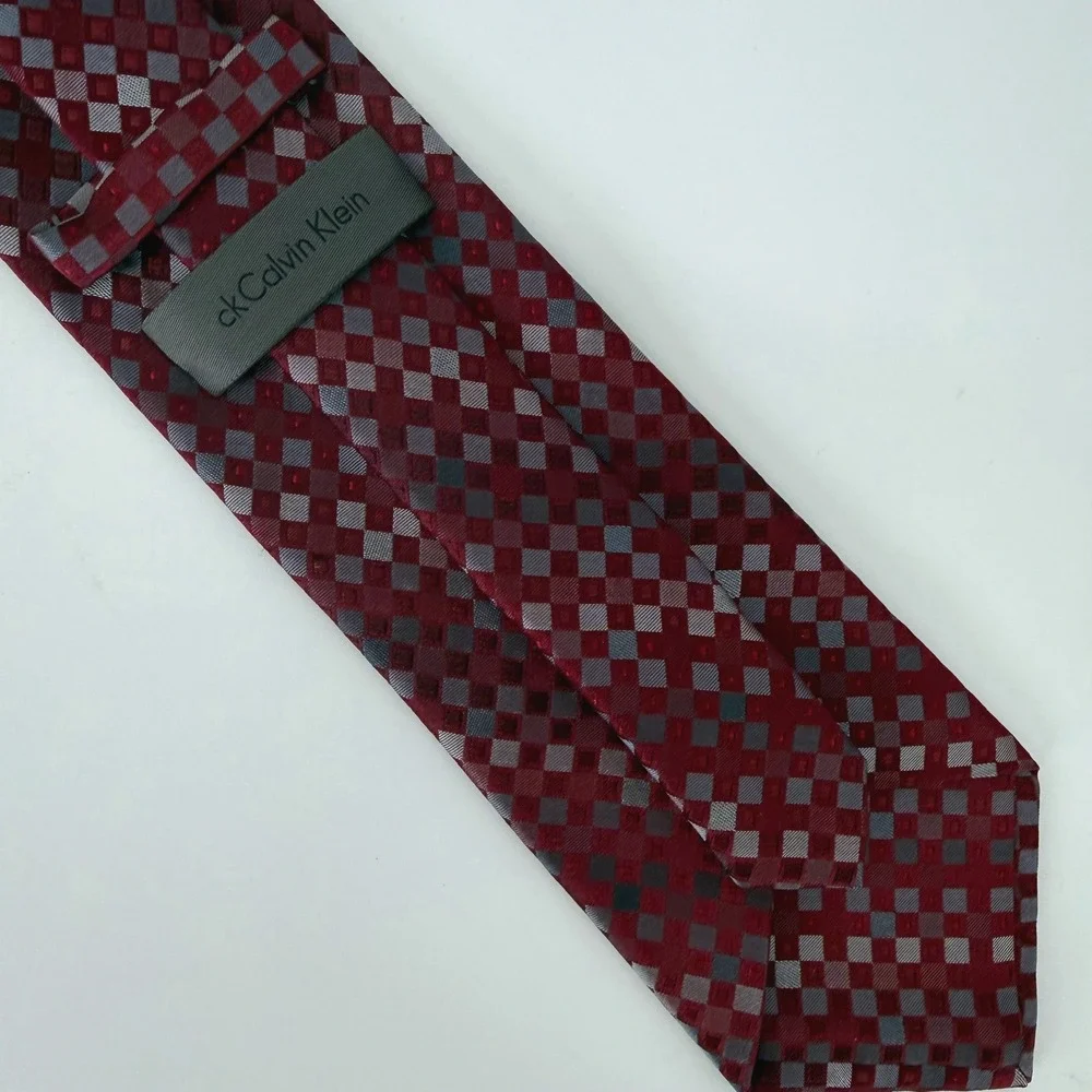 Calvin Klein Mens Silk Tie Burgundy Red Gingham Checkerboard Pattern 61